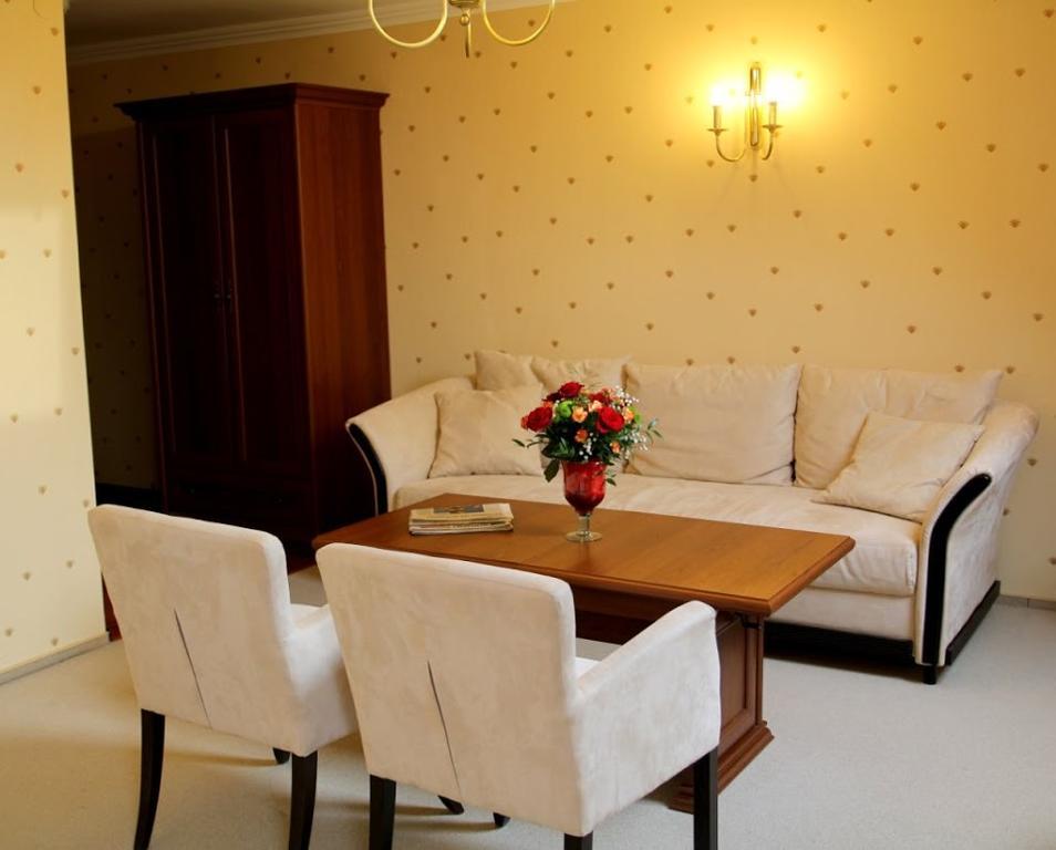 Zamek Gostynin Aparthotel Exteriör bild