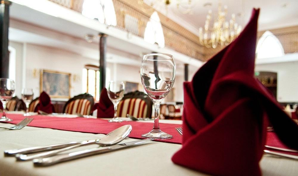 Zamek Gostynin Aparthotel Exteriör bild